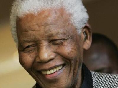 Ο Μαντέλα επικοινωνεί μόνο με νεύματα, σ...