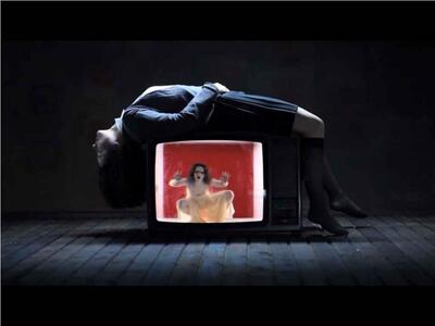 M. Ε. Τ. Α.*: Μια χοροθεατρική περφόρμαν...