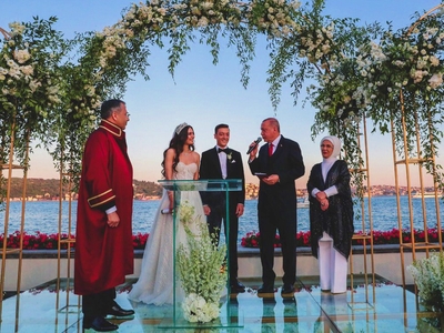 Ο Ερντογάν πάντρεψε τον Μεσούτ Οζίλ στον...