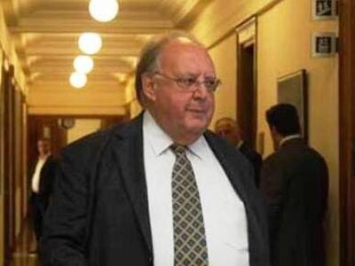 O Πάγκαλος αναλαμβάνει το κέντρο της Αθή...