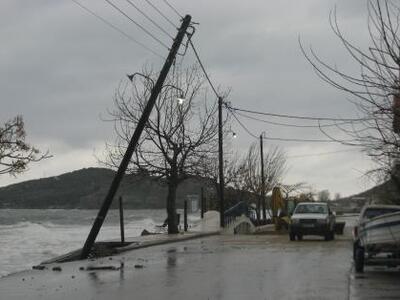 Η κακοκαιρία "σάρωσε" και την Καβάλα