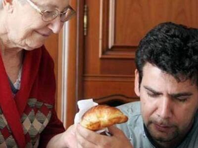 Στην Ελλάδα ένας στους δύο νέους μένει μ...