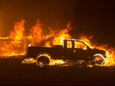 Πύρινη κόλαση στην Καλιφόρνια: Τουλάχιστ...