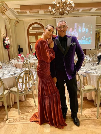 Mε το Γιώργο Ντάβλα που επίσης φόρεσε βελούδο 