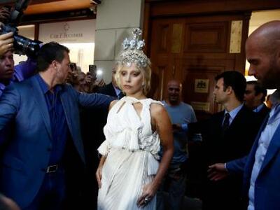 Φρενίτιδα για τη Lady Gaga στο ΟΑΚΑ - ΔΕ...
