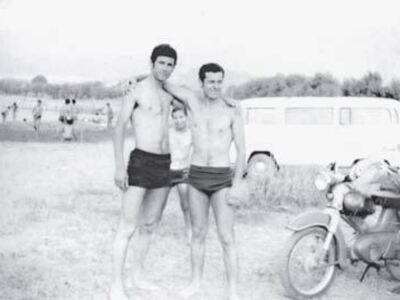 Δεκαετία ‘60 στην Πλαζ, με το μηχανάκι. ...