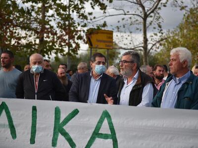 ΔΕΙΤΕ ΦΩΤΟ: Συγκέντρωση στην Πατρών – Κλάους για τις ανεμογενήτριες