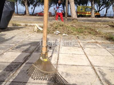 Πάτρα: Συνεργεία του δήμου και απλοί πολ...