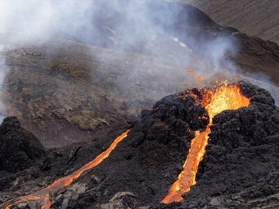 Γιγάντιες εκρήξεις ηφαιστείων έρχονται σ...