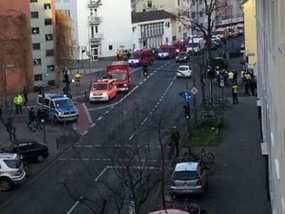 Κολωνία: Έσκαβαν σε υπόγειο και βρήκαν β...
