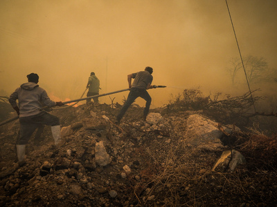 Πύρινη λαίλαπα στην Εύβοια- Κάηκαν πυροσ...