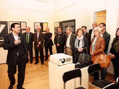 Ο ιστορικός Χρ. Χρηστίδης ξεναγεί τους ε...