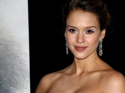 Jessica Alba: Από τώρα σκέφτεται τα επιπλέον κιλά