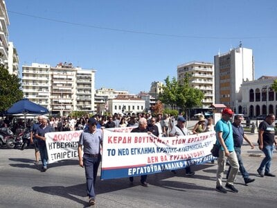 ΔΕΙΤΕ ΦΩΤΟ: Η Δημοτική Αρχή της Πάτρας στην απεργιακή συγκέντρωση για την κατάρρευση της γέφυρας