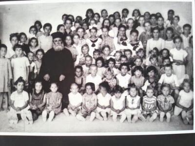 Ο αοίδιμος Γέροντας με παιδιά του κατηχη...