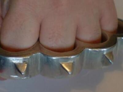 Πύργος: "Έφαγε" σιδερογροθιά γ...