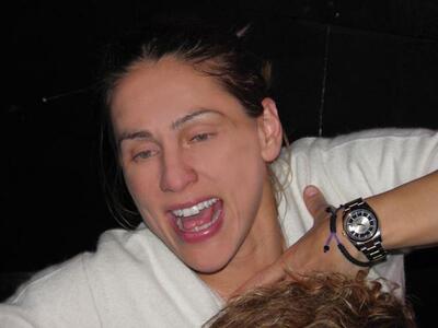 Και η Κριστίν Κρόκος, η σκηνοθέτρια της ...