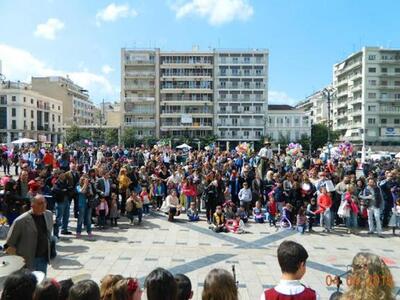 Πάτρα: Η πλατεία ήταν γεμάτη απο παιδιά ...