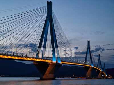 Ημέρα της Ευρώπης: Φωταγωγήθηκε η Γέφυρα...