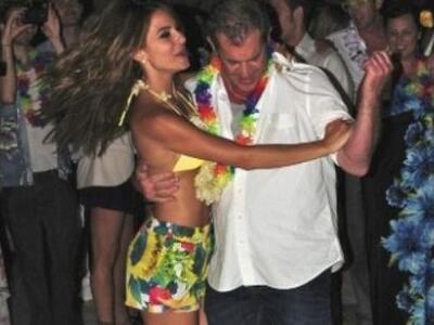 Ο Mel Gibson εισέβαλε απρόσκλητος στο pa...