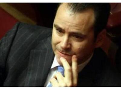 Παραιτήθηκε από την θέση του Υφυπουργού ...