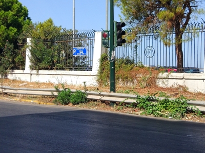 Το πιο... άχρηστο φανάρι της Πάτρας