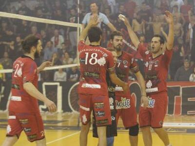 Παρουσιάζει τα διαρκείας της, η ομάδα βό...