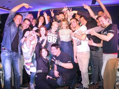 "Έλληνες -απανταχού της γης- ενωθεί...