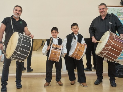 Η ομάδα των κρουστών με τον κ. Σέργιο Βούλγαρη