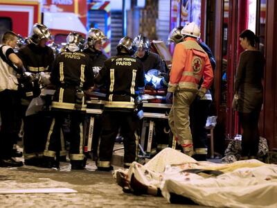 Φρίκη στο Παρίσι - Κρέμονται από τα παρά...