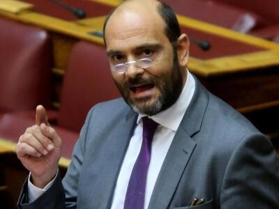 Κύριε Καζάκο, ξέρετε γιατί οι νέοι μας φ...