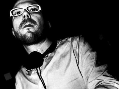 Αυτην την Παρασκευή 26 Ιουλίου στο καφέ ...