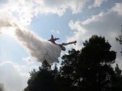 Υπό μερικό έλεγχο έχει τεθεί η φωτιά στη...