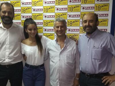 Η Μαρία με καθηγητές της: (από αριστερά)...