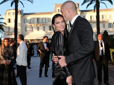 Φιλάκια στην Αντριάνα Λίμα από το νέο τη...