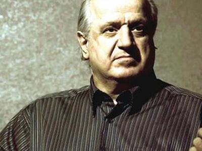 Ο Μπάμπης Γκολές συνεχίζει τις εμφανίσει...