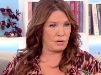 Έξαλλη η Βάνα Μπάρμπα επειδή άργησε να β...