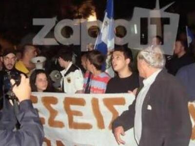 Διαμαρτυρία έξω από τον "Αντέννα&qu...