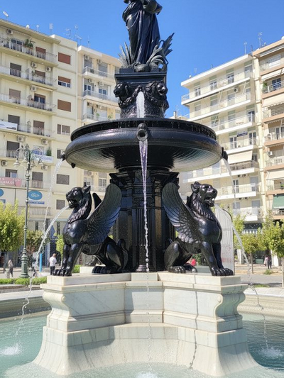 Πάτρα: Η τεχνητή νοημοσύνη «ανακαίνισε» το συντριβάνι στην πλατεία Γεωργίου