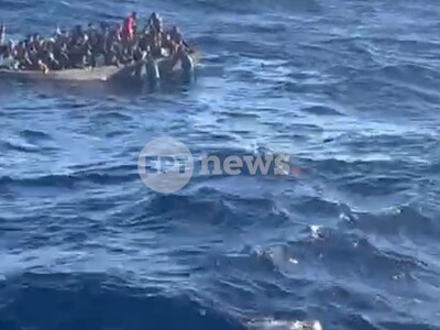 Βίντεο λίγο πριν την ανατροπή της λέμβου...