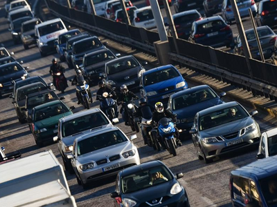 Τέλη Κυκλοφορίας: Λιγότεροι από 4 στους ...