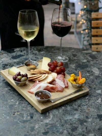 Ελληνικοί μεζέδες για να συνοδεύσετε το ...