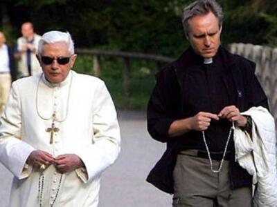  Ο Πάπας ερωτευμένος με τον πιο ωραίο άν...