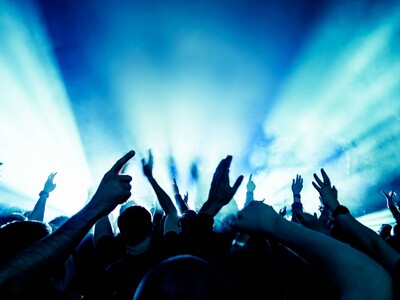 ΣΚΕΑΝΑ για τα παρατράγουδα με τα μαγαζιά...