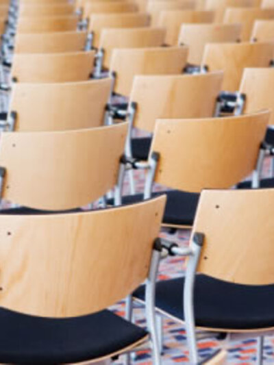 Σεμινάρια με θέματα γύρω από τη συγγραφι...