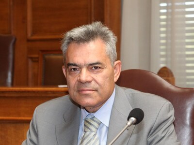 Απαγόρευση εξόδου από τη χώρα για τον Τά...