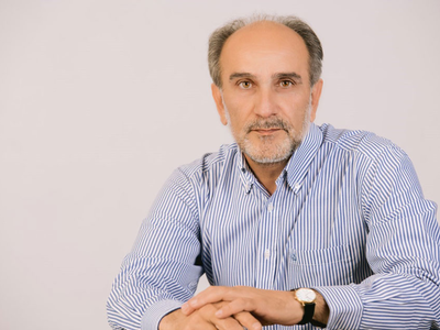 Στο ίδιο έργο  θεατές: Δύο γενιές στην Ελλάδα