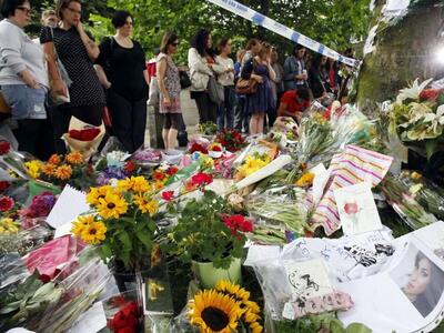 Συγγενείς και φίλοι στην κηδεία της Έιμι...