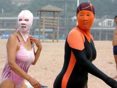 «Μασκοφόροι» Κινέζοι κατακλύζουν τις παρ...