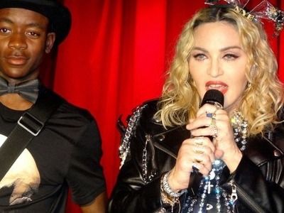 Η ποπ σταρ Μαντόνα τίμησε τα γεγονότα το...